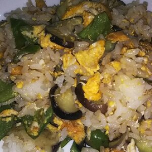 残り野菜で簡単ランチ☆茄子とピーマンのチャーハン